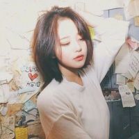 短发女生酷酷的头像
