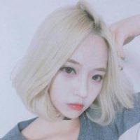 短发女生酷酷的头像