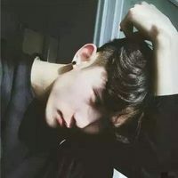忧郁气质的男生头像