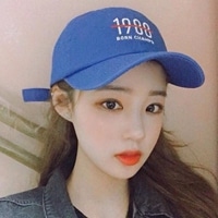 戴帽子霸气的女生头像