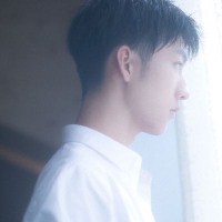 小清新白衬衫男生头像