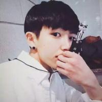小清新白衬衫男生头像