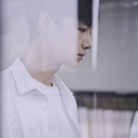 小清新白衬衫男生头像