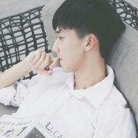 小清新白衬衫男生头像