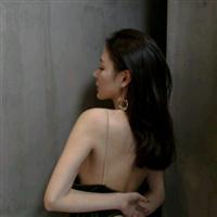 露背的女生头像，很迷人！