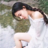 露背的女生头像，很迷人！