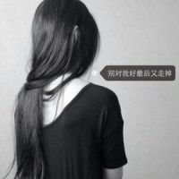 露背的女生头像，很迷人！