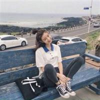 扎马尾辫的女生头像