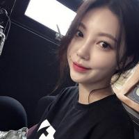 傲慢的微信女生头像