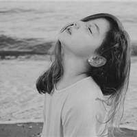 心痛心累心碎的女生头像