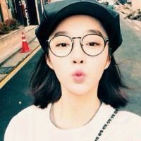 复古圆眼镜女生头像