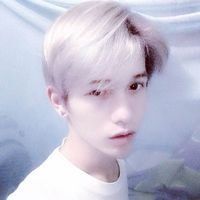 阳光痴情的男生头像