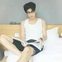 阳光痴情的男生头像