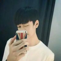 穿白色衣服的男生头像