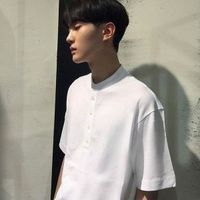 穿白色衣服的男生头像