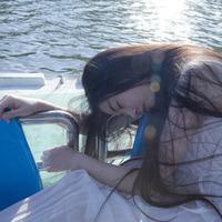 水里的唯美女生头像