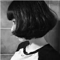 短发女生侧脸头像