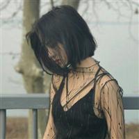 短发女生侧脸头像