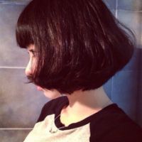 短发女生侧脸头像