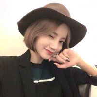 短发女生侧脸头像