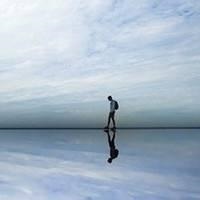 海边忧郁酷男微信头像