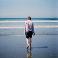 海边忧郁酷男微信头像
