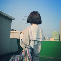 女生短发头像背影图片