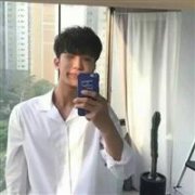 穿白衬衫的男生头像