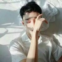 穿白衬衫的男生头像
