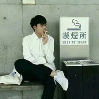 穿白衬衫的男生头像