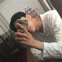 穿白衬衫的男生头像