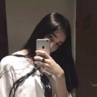女生呆萌手机控头像，甜甜的梦都给你！