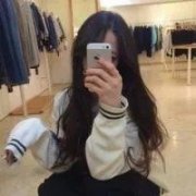 女生呆萌手机控头像，甜甜的梦都给你！