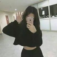 女生呆萌手机控头像，甜甜的梦都给你！