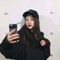 女生呆萌手机控头像，甜甜的梦都给你！