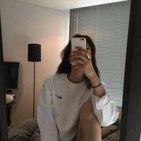 女生呆萌手机控头像，甜甜的梦都给你！