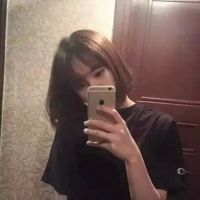 女生呆萌手机控头像，甜甜的梦都给你！