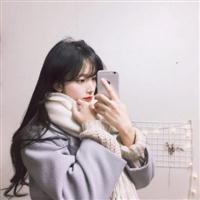 女生对着镜子自拍头像