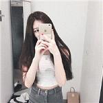 女生对着镜子自拍头像
