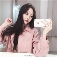 女生对着镜子自拍头像