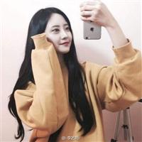 女生对着镜子自拍头像