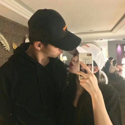 情侣头像高冷气质双人，在你左耳说爱你！