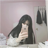 超拽拿手机女生头像图片