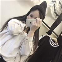 超拽拿手机女生头像图片