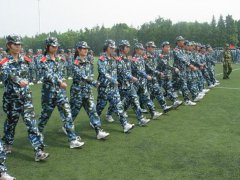 关于军训的幽默说说_军训又晒又累的幽默说说简短